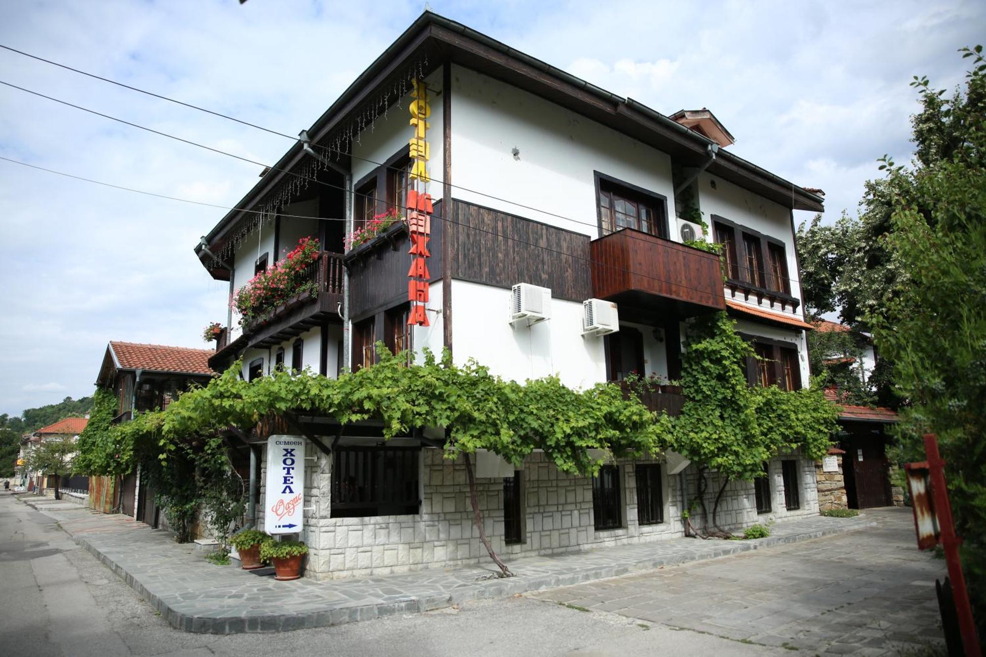 Oazis Family Hotel โลเวช ภายนอก รูปภาพ