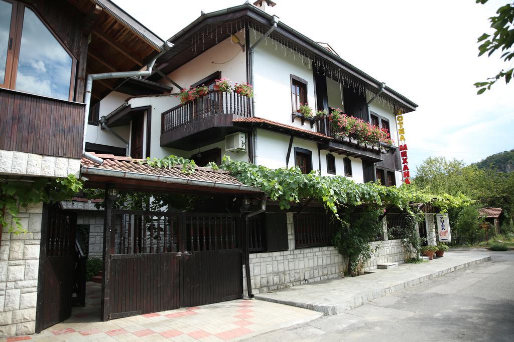Oazis Family Hotel โลเวช ภายนอก รูปภาพ