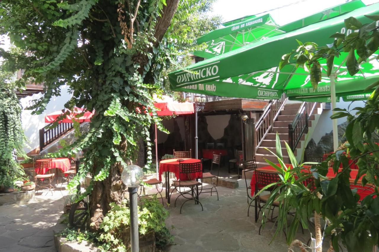 Oazis Family Hotel โลเวช ภายนอก รูปภาพ