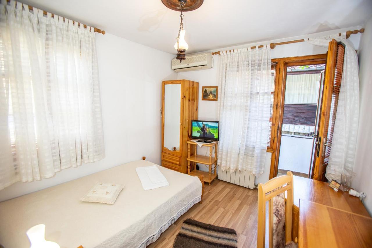 Oazis Family Hotel โลเวช ภายนอก รูปภาพ