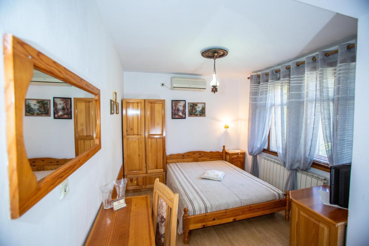 Oazis Family Hotel โลเวช ภายนอก รูปภาพ