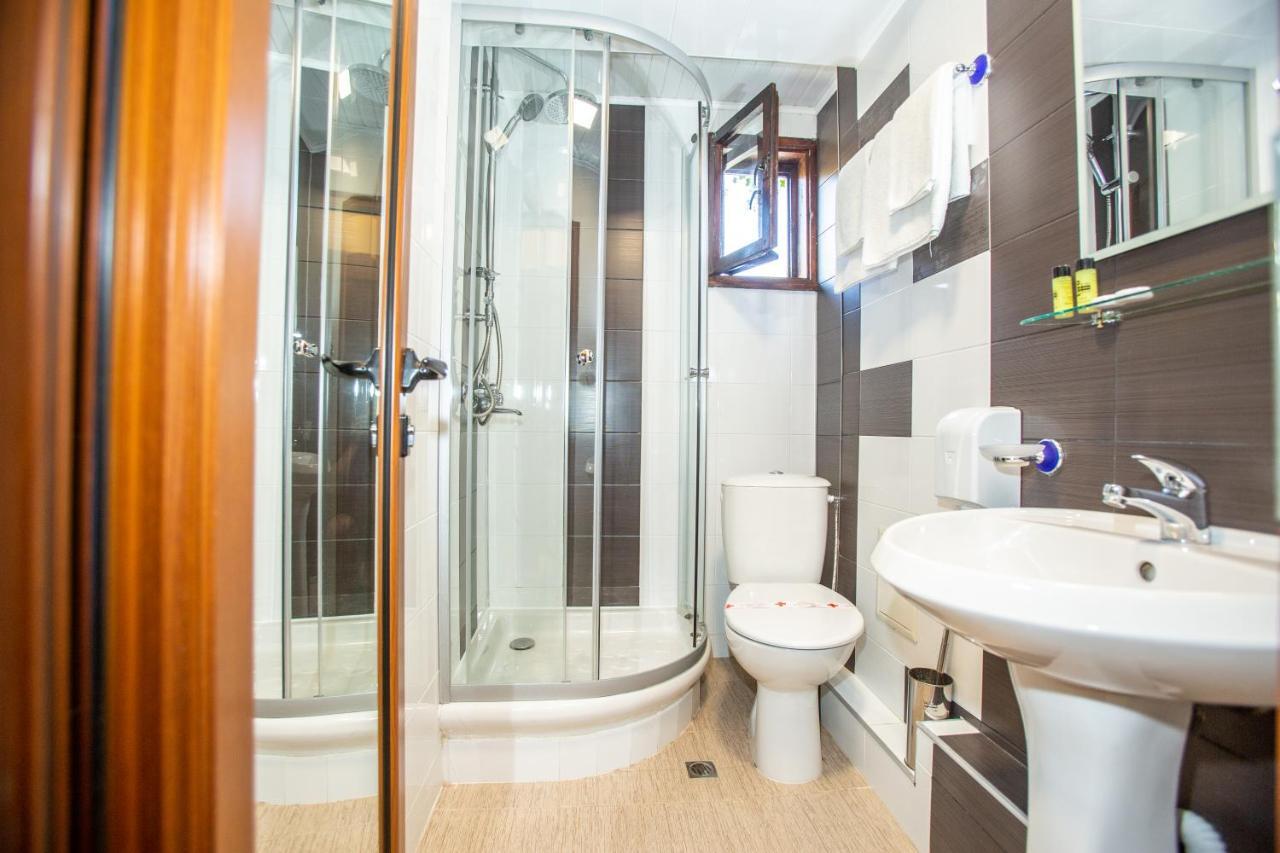 Oazis Family Hotel โลเวช ภายนอก รูปภาพ