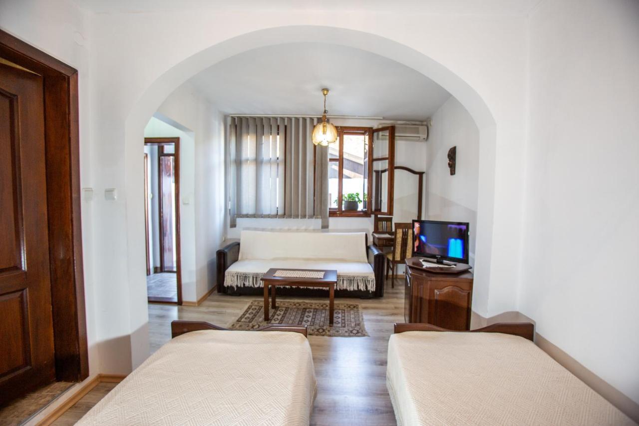 Oazis Family Hotel โลเวช ภายนอก รูปภาพ