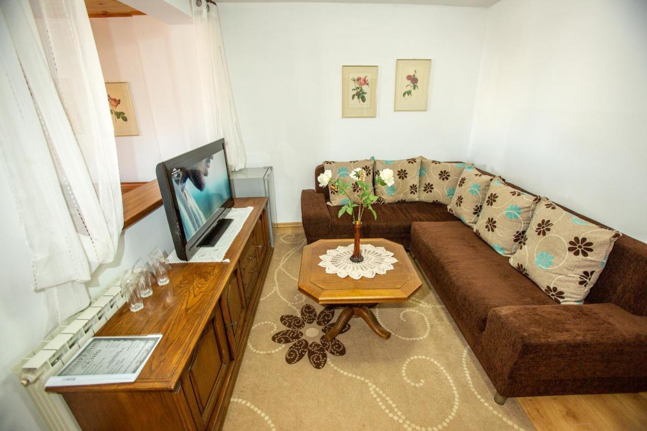 Oazis Family Hotel โลเวช ภายนอก รูปภาพ